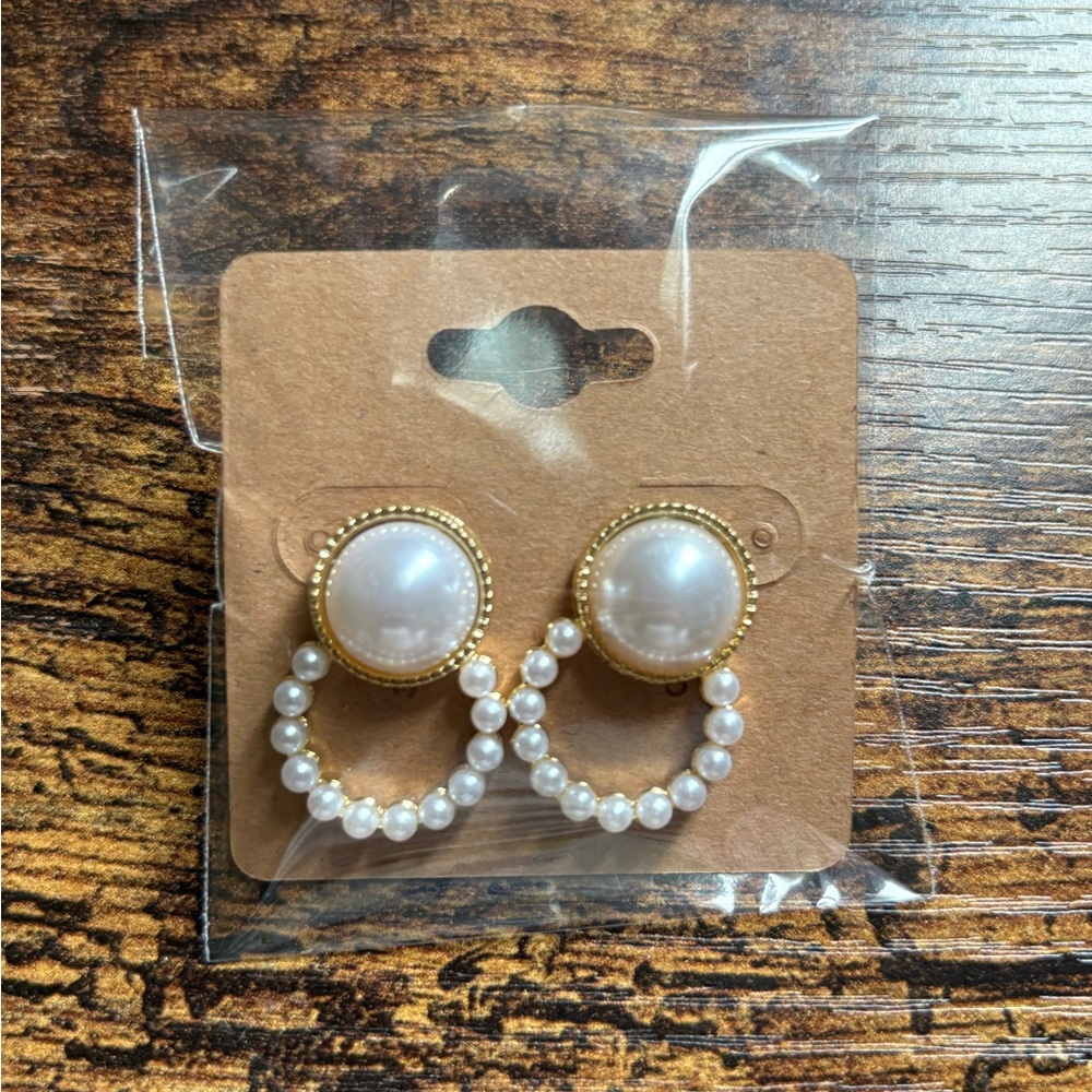 Elegant Gold and Pearl Earrings